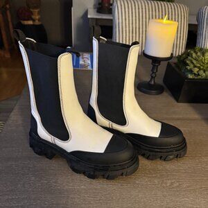 BLACK STITCH CLEATED MID CHELSEA BOOTS-White Size 9 (39)-Worn Once